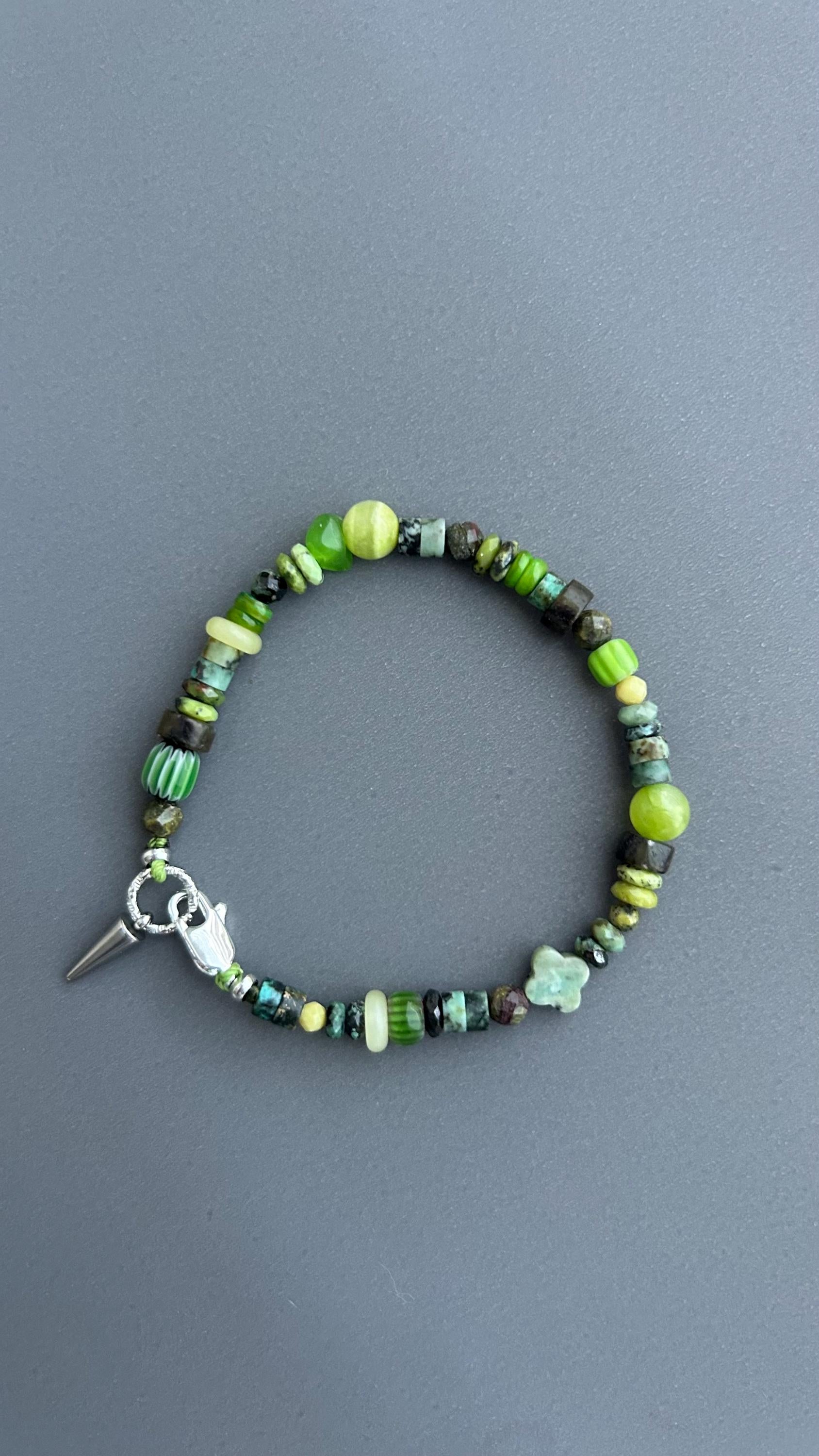Green Gemstone Beaded Bracelet, Natural Stone Bracelet with Silver Spike Charm, Boho Stretch Bracelet, Unisex Layering Jewelry, Gift for Him