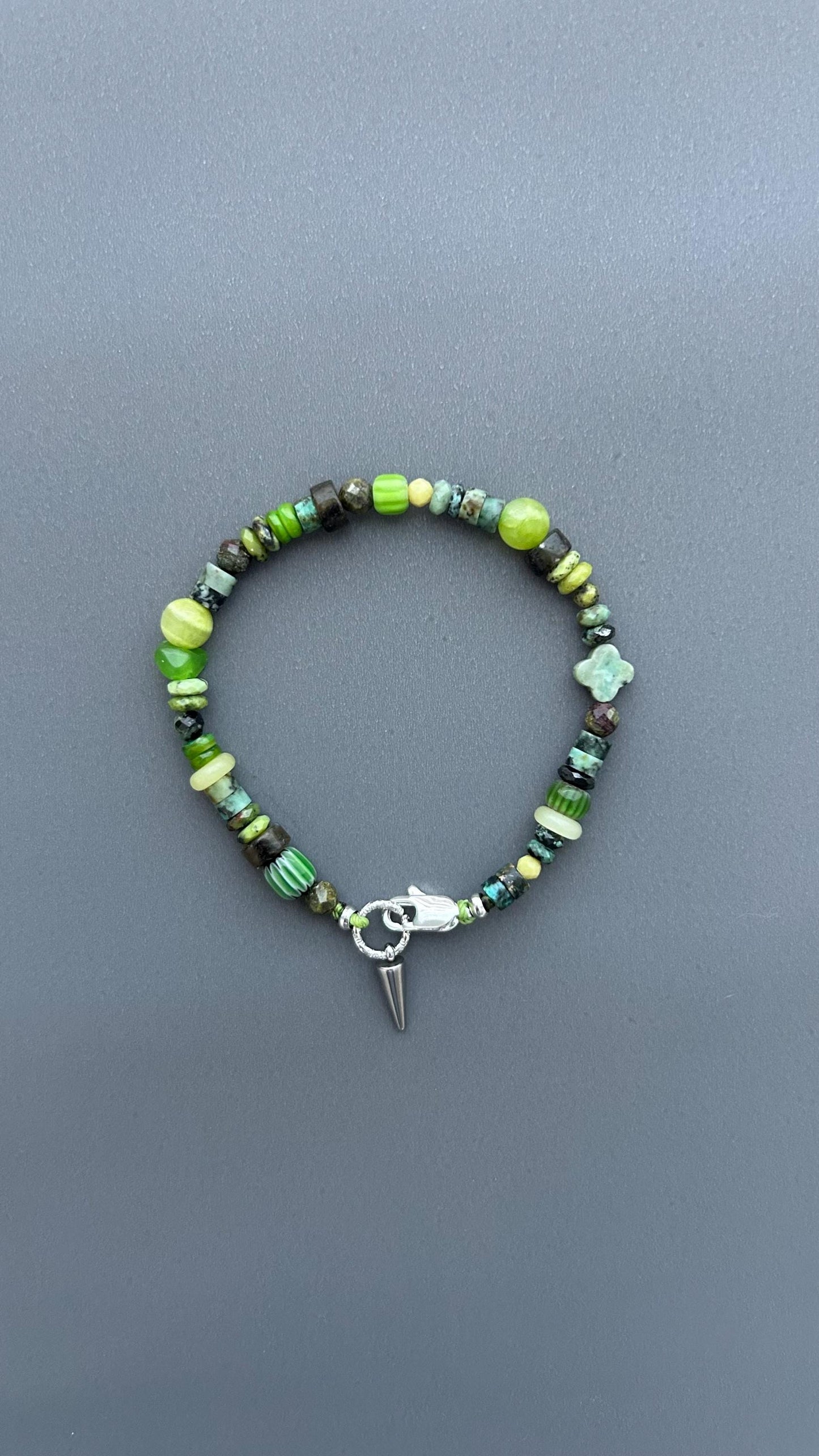 Green Gemstone Beaded Bracelet, Natural Stone Bracelet with Silver Spike Charm, Boho Stretch Bracelet, Unisex Layering Jewelry, Gift for Him
