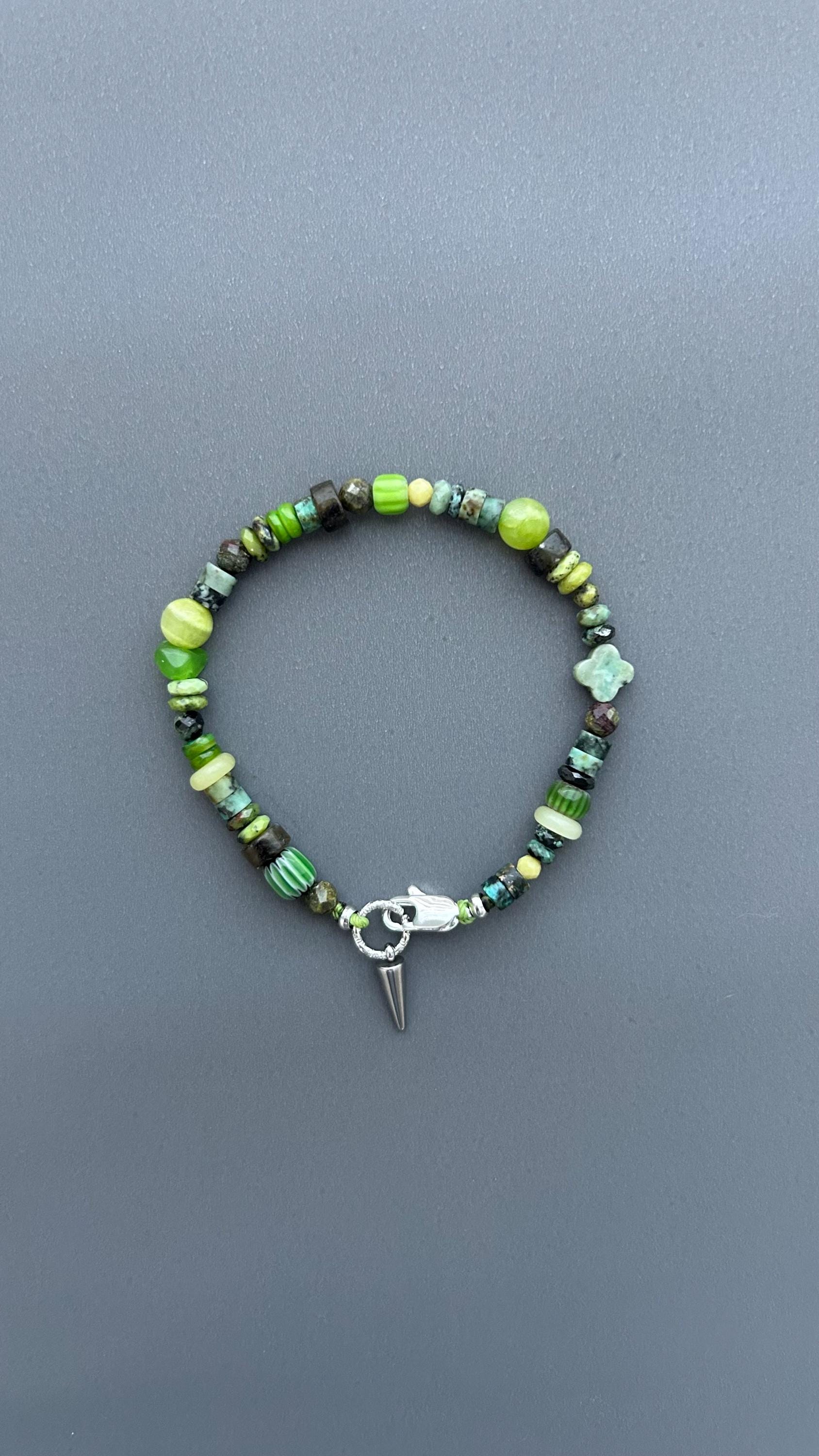 Green Gemstone Beaded Bracelet, Natural Stone Bracelet with Silver Spike Charm, Boho Stretch Bracelet, Unisex Layering Jewelry, Gift for Him