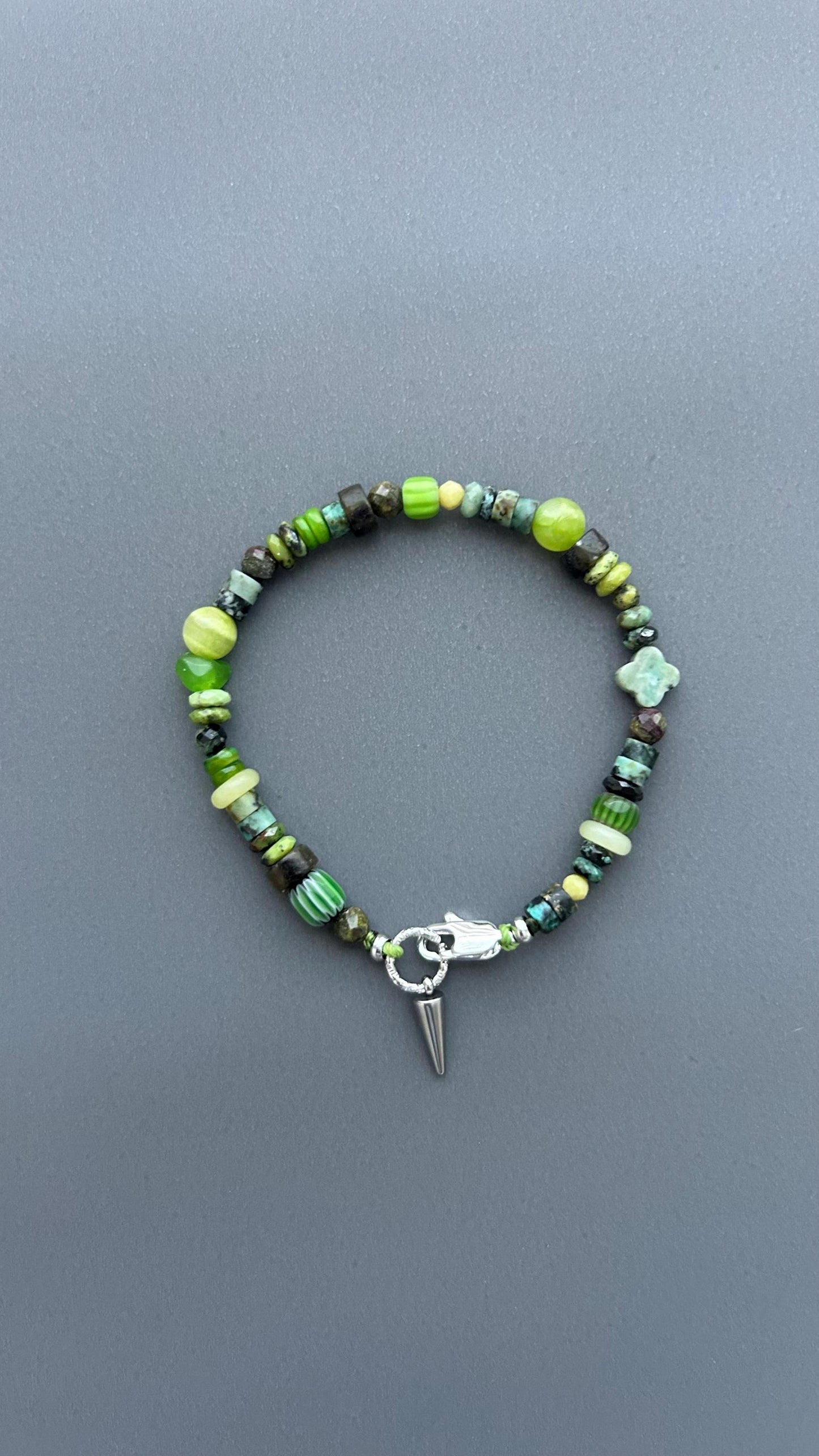 Green Gemstone Beaded Bracelet, Natural Stone Bracelet with Silver Spike Charm, Boho Stretch Bracelet, Unisex Layering Jewelry, Gift for Him