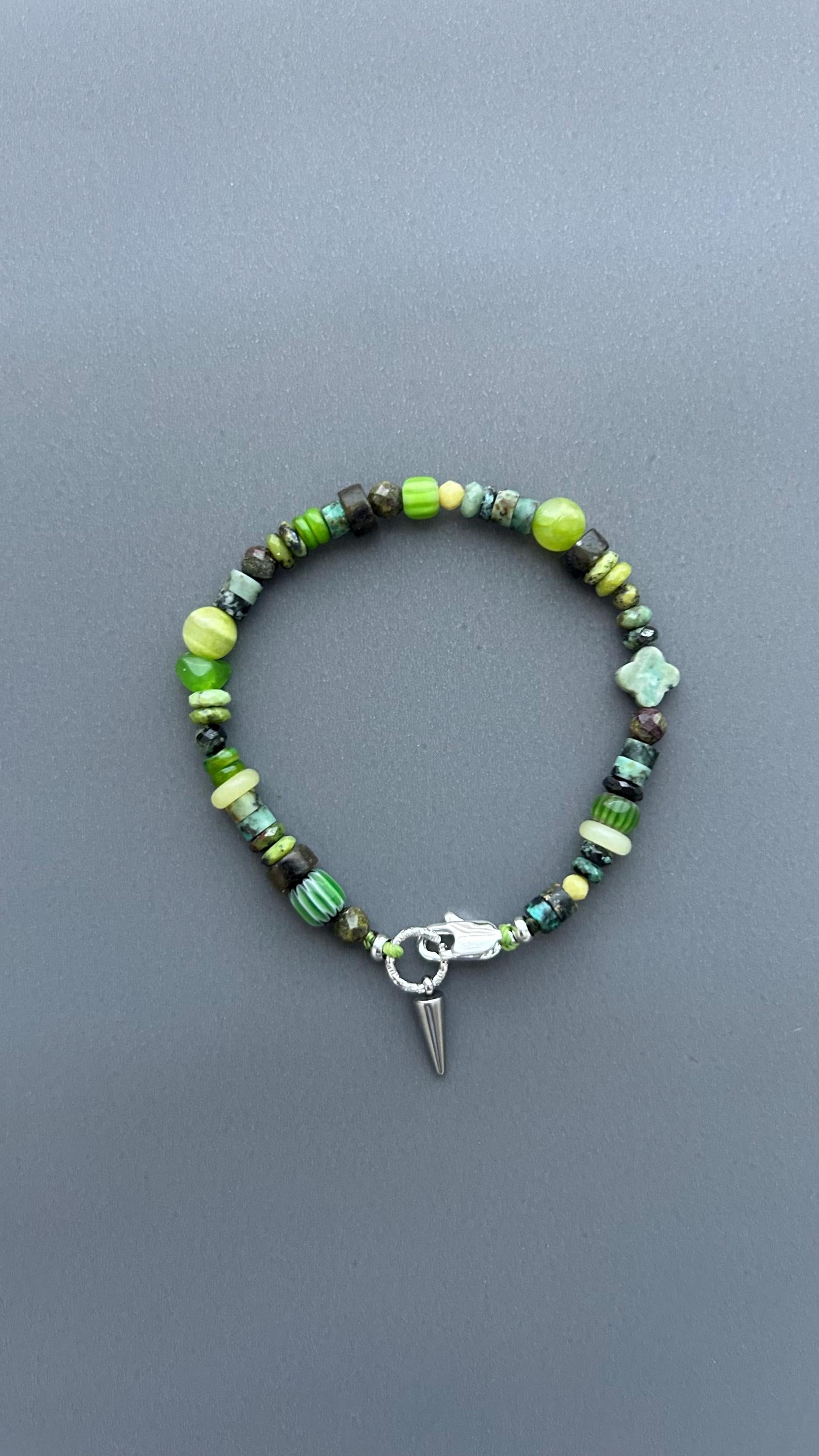 Green Gemstone Beaded Bracelet, Natural Stone Bracelet with Silver Spike Charm, Boho Stretch Bracelet, Unisex Layering Jewelry, Gift for Him