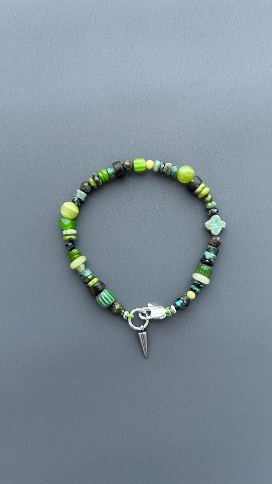 Green Gemstone Beaded Bracelet, Natural Stone Bracelet with Silver Spike Charm, Boho Stretch Bracelet, Unisex Layering Jewelry, Gift for Him