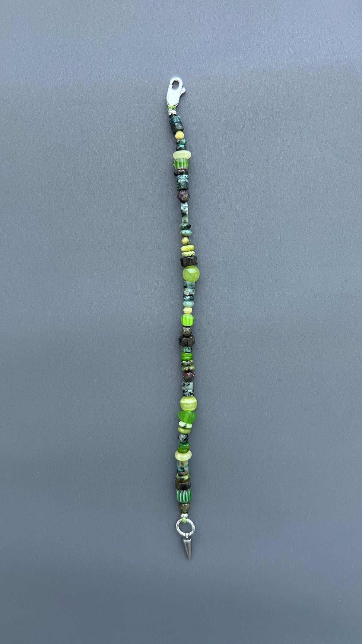 Green Gemstone Beaded Bracelet, Natural Stone Bracelet with Silver Spike Charm, Boho Stretch Bracelet, Unisex Layering Jewelry, Gift for Him