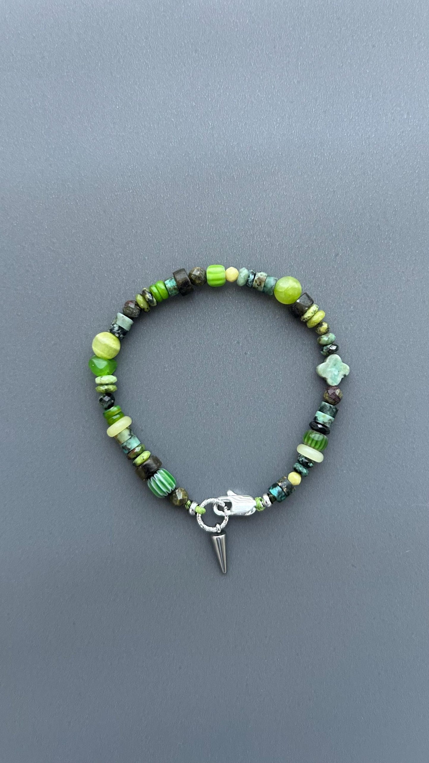 Green Gemstone Beaded Bracelet, Natural Stone Bracelet with Silver Spike Charm, Boho Stretch Bracelet, Unisex Layering Jewelry, Gift for Him