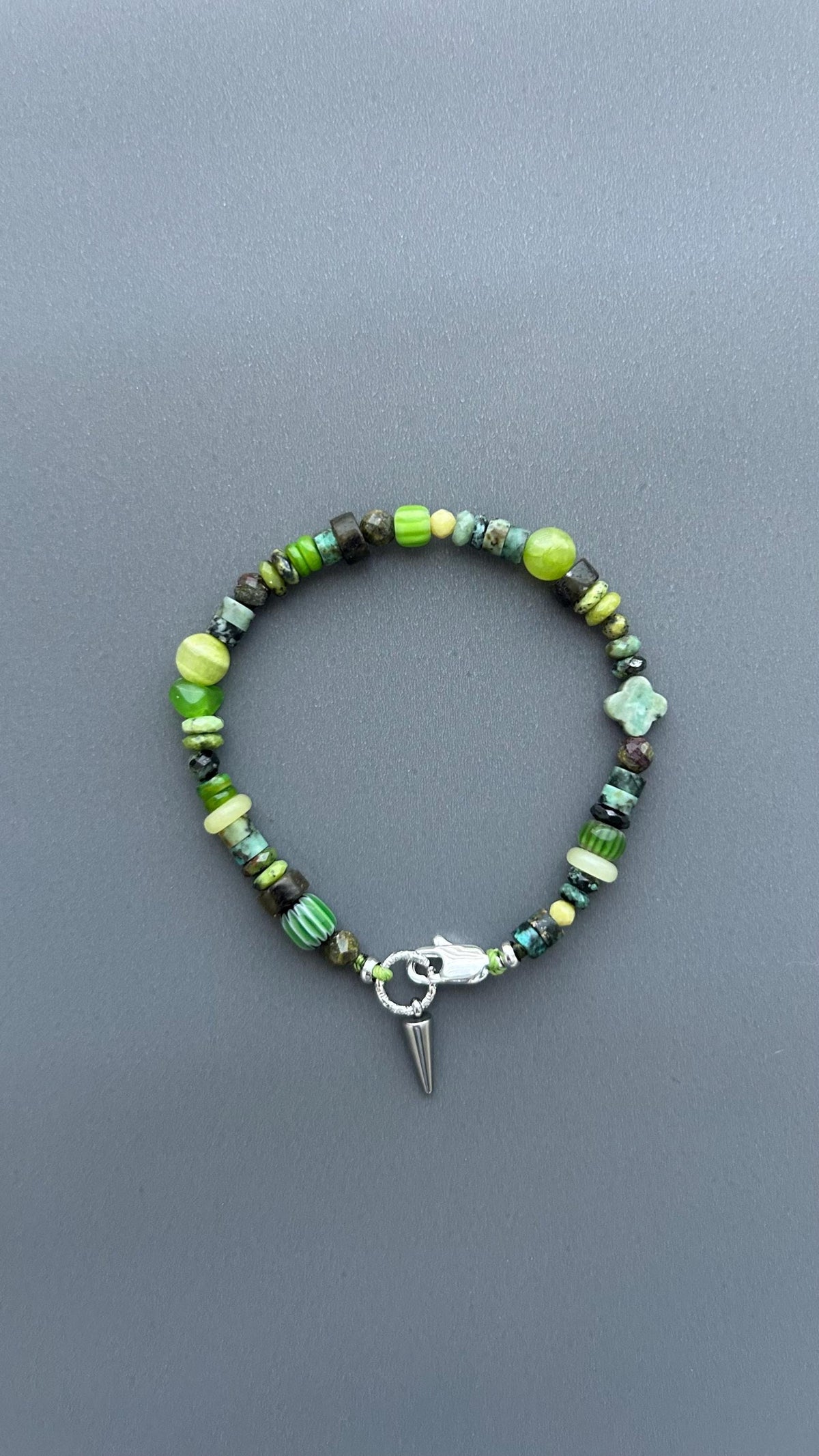 Green Gemstone Beaded Bracelet, Natural Stone Bracelet with Silver Spike Charm, Boho Stretch Bracelet, Unisex Layering Jewelry, Gift for Him